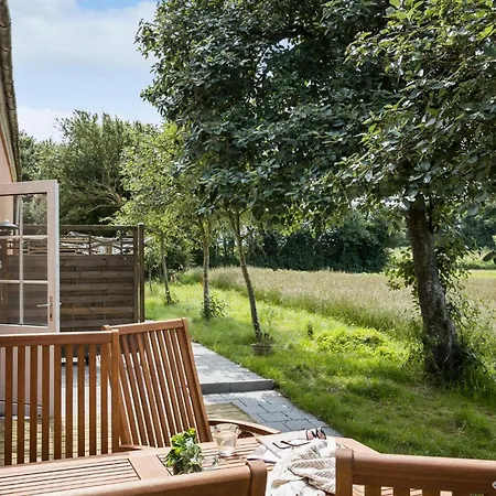 2 Bedroom Stunning In *